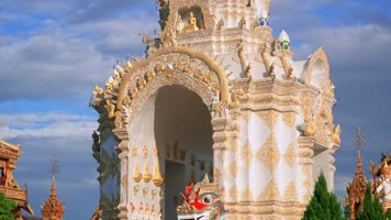 泰国北部大庙孔雀王庙寺庙佛教宗教佛像雕塑