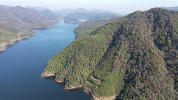 航拍安徽宣城的青龙湾山水