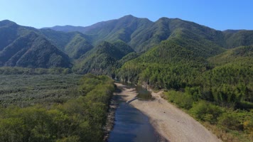 航拍安徽宣城泾县月亮湾的青山绿水