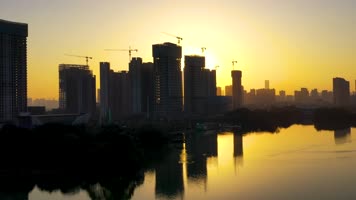 夕阳下的城市集合