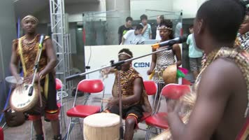 非洲手拍鼓舞蹈表演