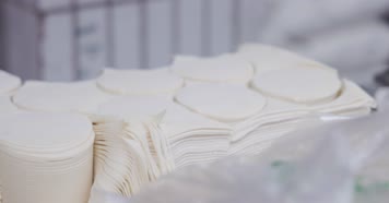 菜市场商户买卖制作手工面皮饺子皮 4k实拍