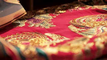 4K实拍演出前烫熨戏服准备工作5