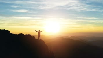 山峰之上  胜利 面朝太阳
