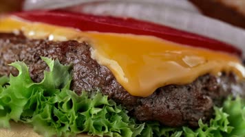 精致高速实拍煎烤牛排汉堡制作