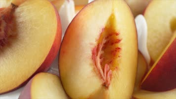 精致实拍牛奶与各种水果结合视频