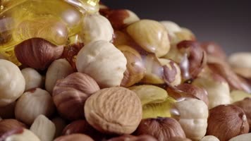 精致实拍榛子干果特写