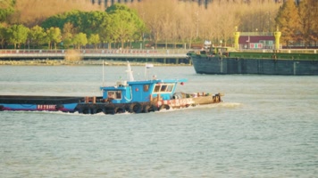 黄浦江轮船货轮