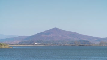 鸭绿江大桥和对面的朝鲜