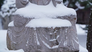 雪中佛像4