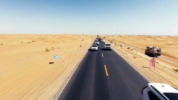 旅游交通 沙漠公路车流车辆