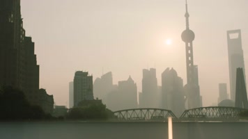 上海外滩黄昏行人