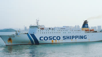 厦门码头大型货轮出港远行延时拍摄