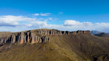 4K航拍郎木寺红石崖