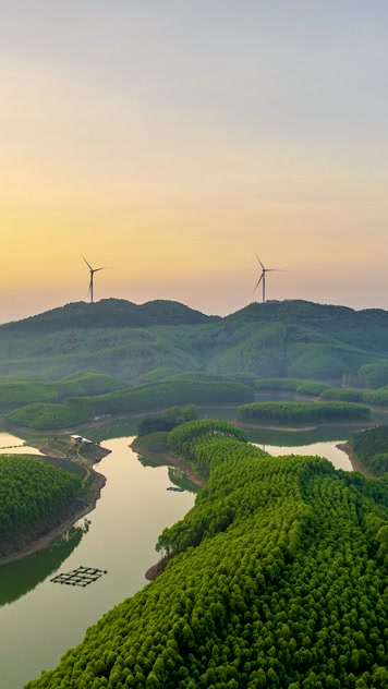 竖屏延时航拍南宁郊区水库早晚霞