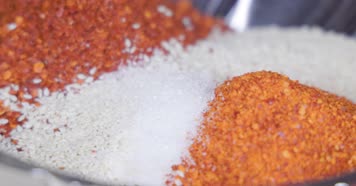 油泼辣子 香料熬制家常美食制作4k