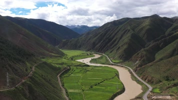 西藏波密村庄自然风光航拍