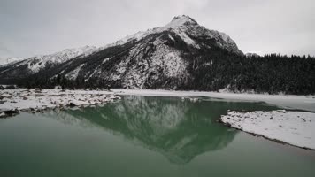 西藏冬天然乌湖雪景自然风光航拍