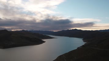 西藏山南羊卓雍措羊湖自然风光航拍