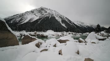 西藏冬天然乌湖雪景自然风光航拍