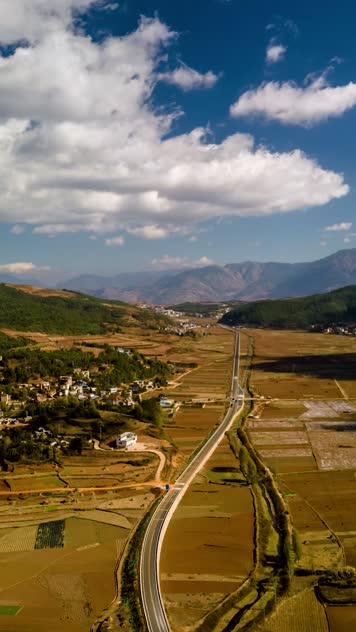 竖屏延时航拍东川红土地光影交错