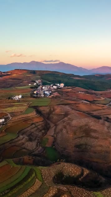 竖屏延时航拍东川红土地七彩色块