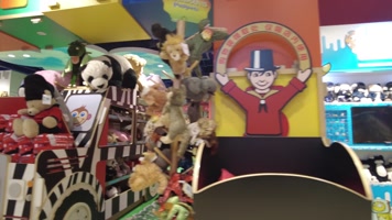 毛绒玩具店铺商品展示