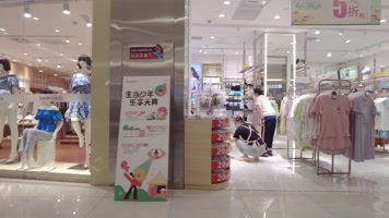 商场女装店铺