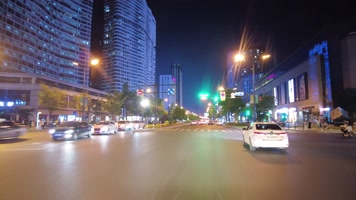 城市夜晚马路开车第一视角