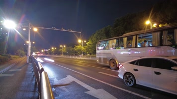 城市夜晚马路车流延时摄影