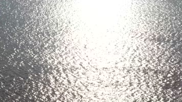 波光粼粼 波光粼粼