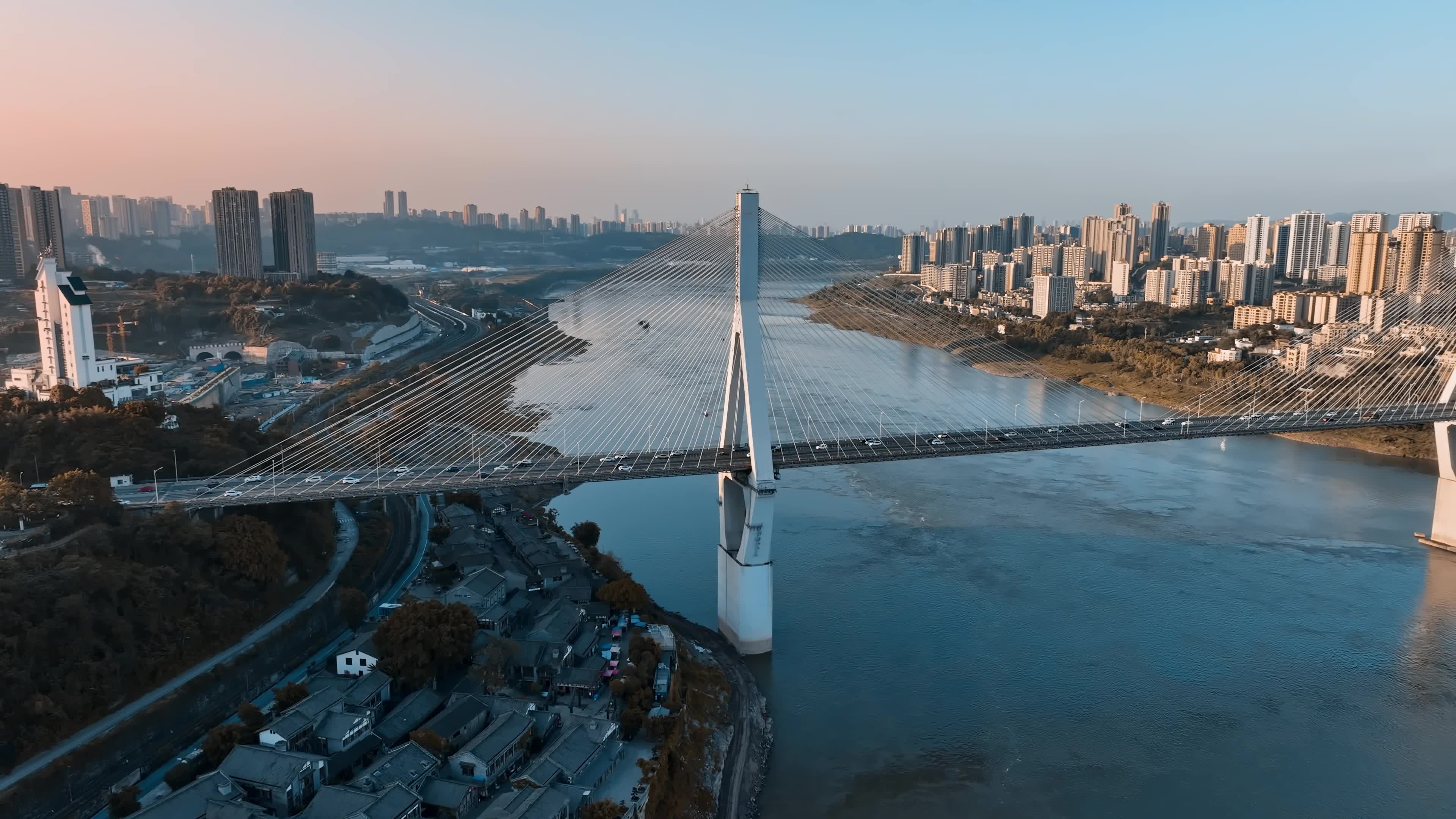 成都未来科技城东一线跨绛溪河大桥全线合龙 预计年底具备通车能力_高新要闻_成都高新区