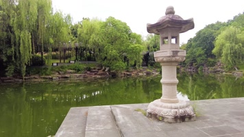 公园湖水湖边优美环境运镜空镜头