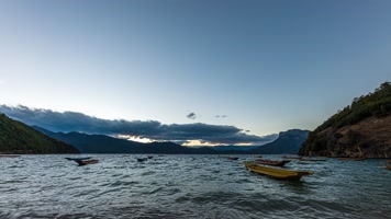 云南泸沽湖女神湾码头日落
