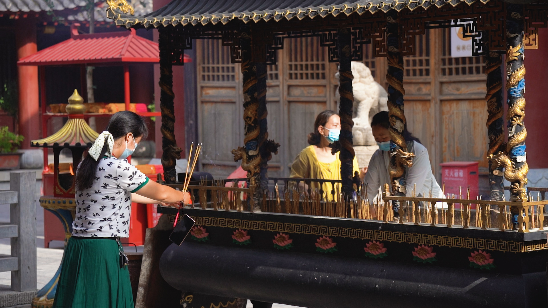 烧香拜佛寺庙香火