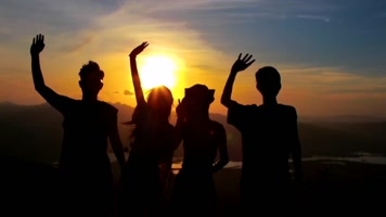 和朋友一起看日出，实拍视频