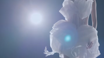 模特上台走秀烟花舞台