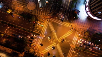 俯视繁忙的车辆车流夜景延时摄影