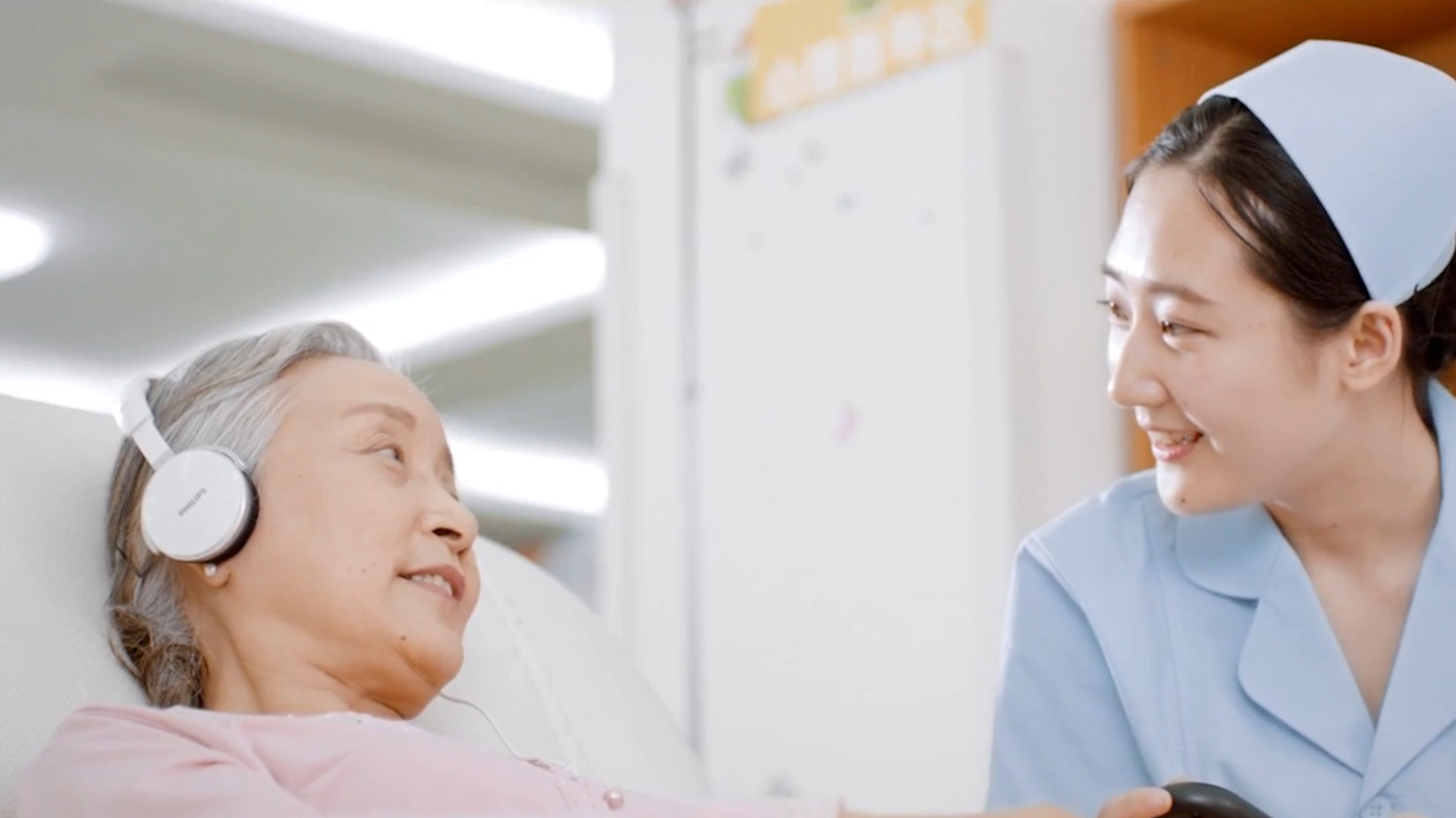 养老院晚年幸福生活照顾看护