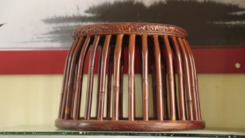 少数民族传统编织藤编鼓凳