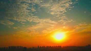 城市上空的火烧云