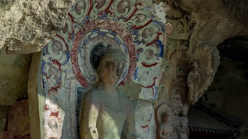 万佛堂石窟交脚观音像光影变化