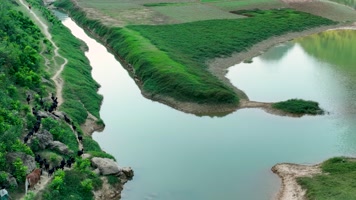 4K航拍广西更望湖群山湖水草原