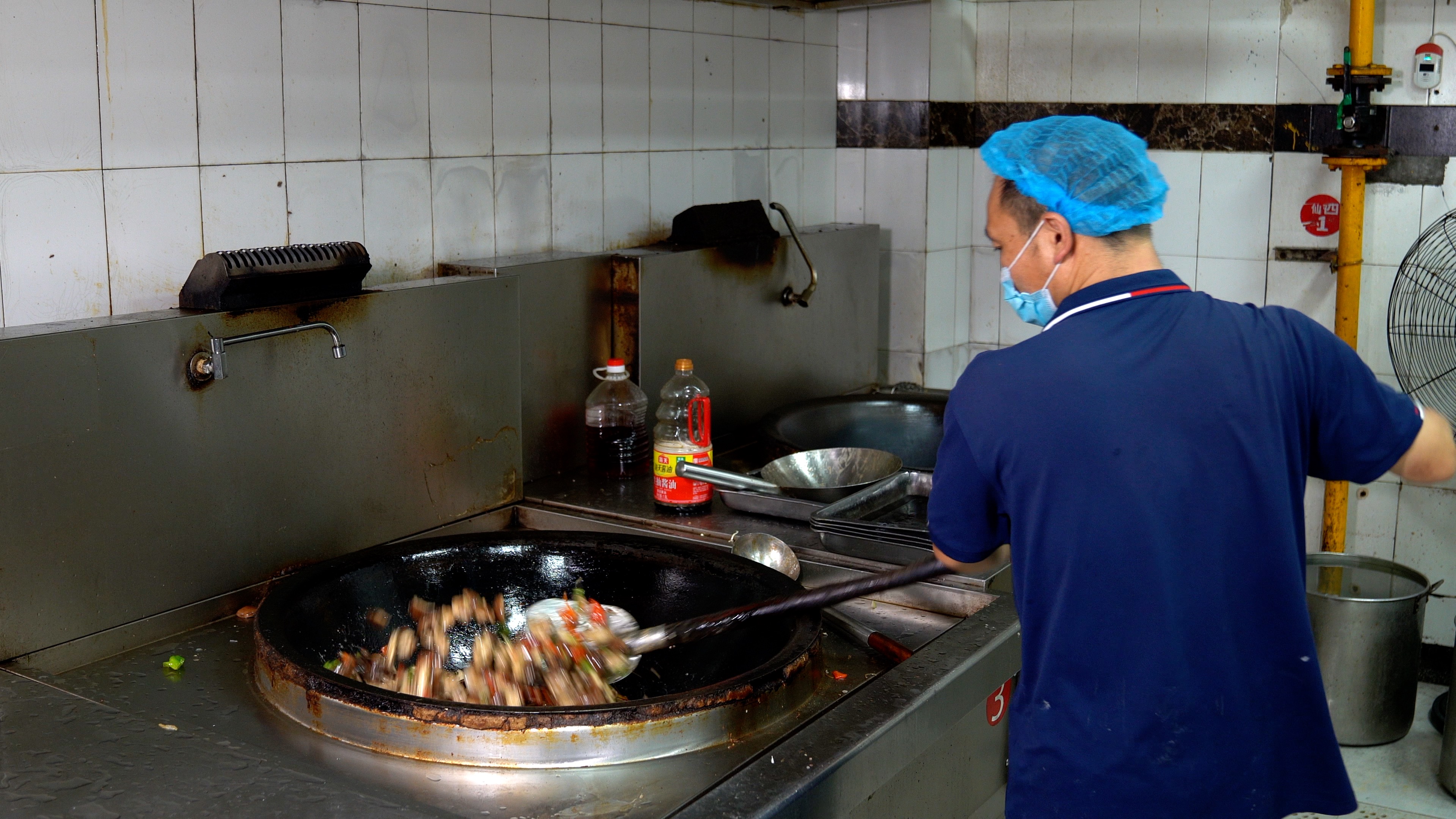 厨房 厨师 大厨 炒菜 大锅 大食堂 油烟治理 油烟净化器 餐厅后场