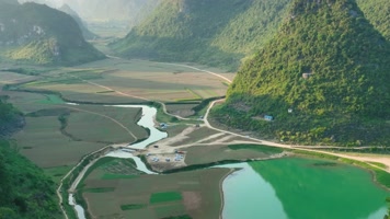 4K航拍广西更望湖群山湖水风光