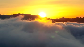 金色云海日出云雾大气磅礴 金色云海日出云雾大气磅礴