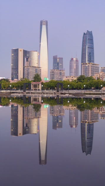 东莞第一高楼民营国贸日转夜延时风光