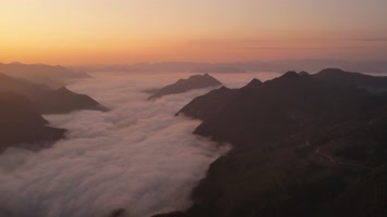 4K航拍贵州朝霞云海瀑布一镜到底