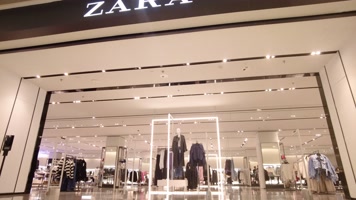 服装店铺门口人群人流延时摄影