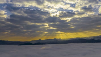 4K延时航拍云海上的丁达尔效应